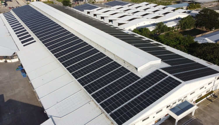 GIVE YOUR ROOF A MAKEOVER THIS YEAR 2021: WITH SOLAR!

